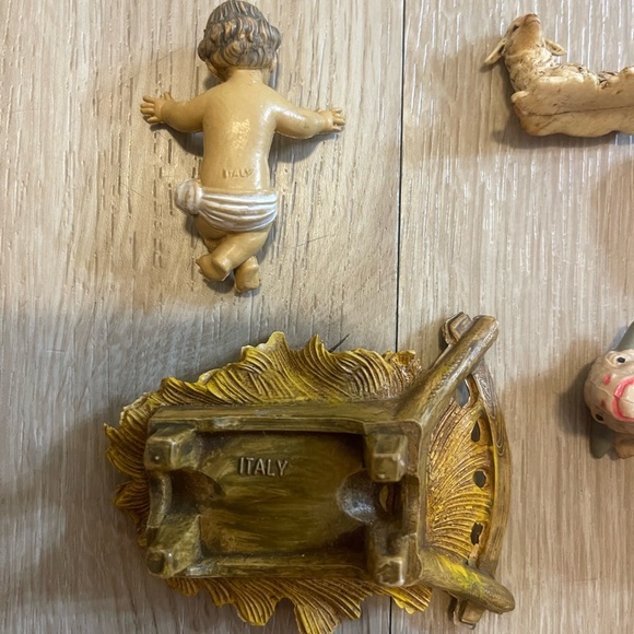 Italy Depose Nativity Set - Picture 8 of 9